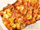 Рецепта Запечени картофки с червена чушка и пармезан